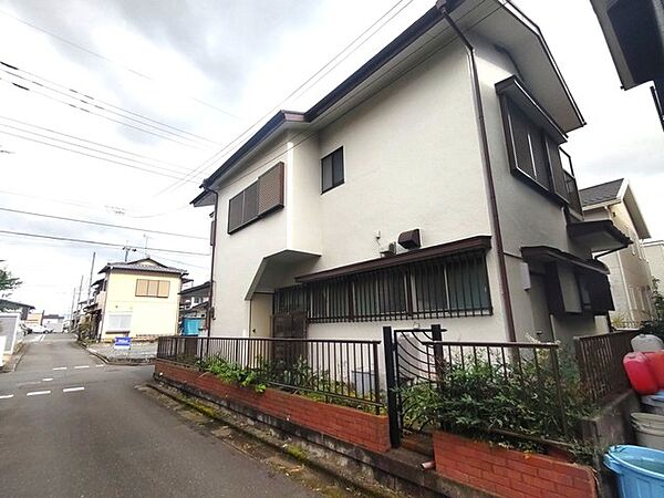 戸建てが立ち並ぶ静かな住宅街。四季折々の移り変わりを感じながら自然と楽しみ、暮らす、そんな毎日を日々の中で感じられる住環境