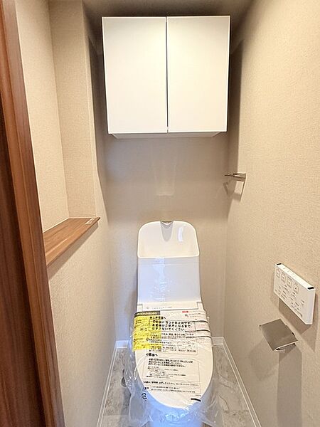 1.2階にそれぞれトレイがございます。朝の混雑時に分散して利用できるほか、ゲスト用としても使い分けることもできます。