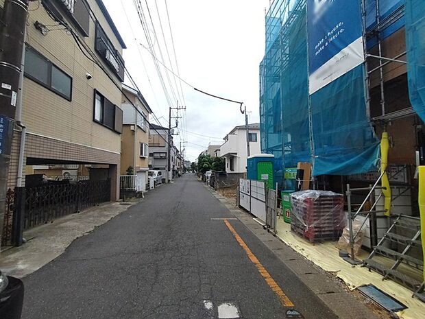 6m幅員の道路に面しておりお車の運転が苦手な方でも安心して出入りいただけます。