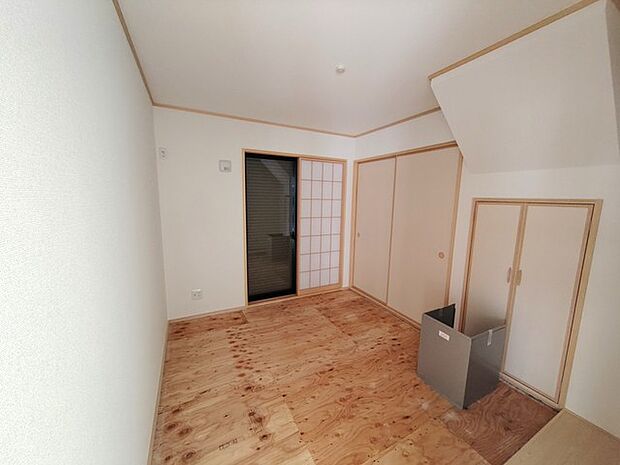 和室があるとやはりどこか心落ち着いてしまいます。客間としてもちょうど良い約5.4帖。
