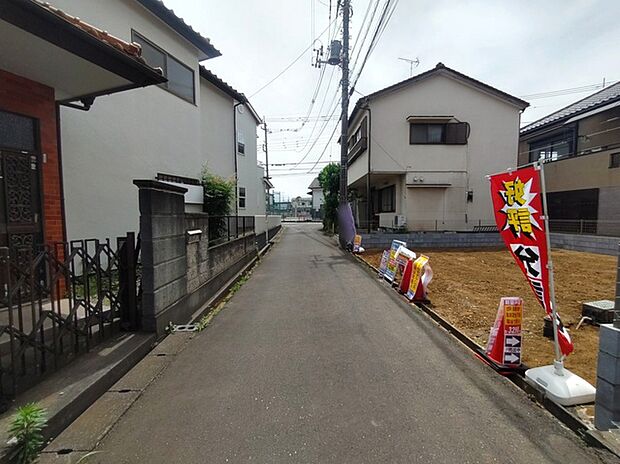 戸建てが立ち並ぶ静かな住宅街。四季折々の移り変わりを感じながら自然と楽しみ、暮らす、そんな毎日を日々の中で感じられる住環境 