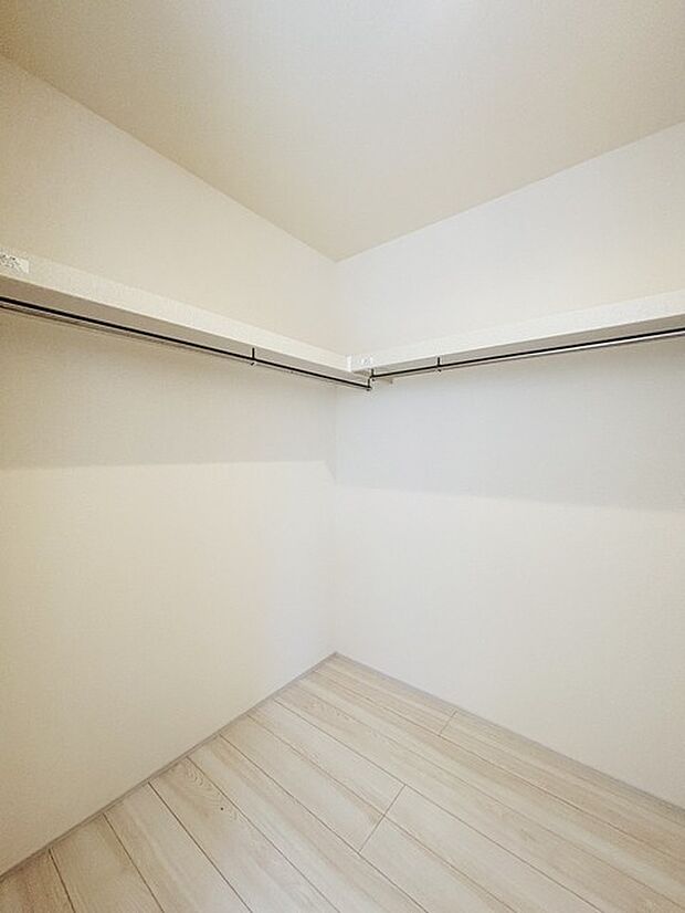 大容量クローゼット付き！家族の成長と共に増える荷物もスッキリ収納。 