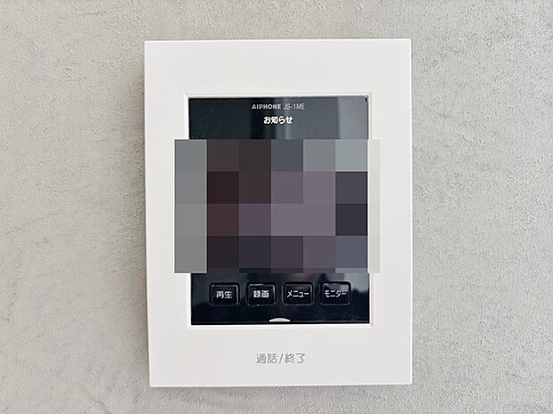 録画機能もあり、どのような人が何時に来訪されたのかが分かります。防犯上はもちろん、お届け物などの把握にも便利です。ライトが付いているので、夜間でも安心です。  