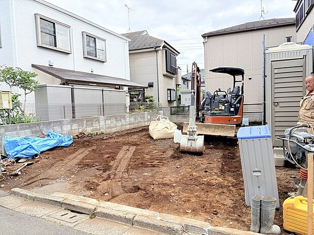 戸建てが立ち並ぶ静かな住宅街。四季折々の移り変わりを感じながら自然と楽しみ、暮らす、そんな毎日を日々の中で感じられる住環境