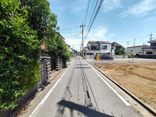 セカンドカーや来客時にも便利なカースペース2台分ございます。 