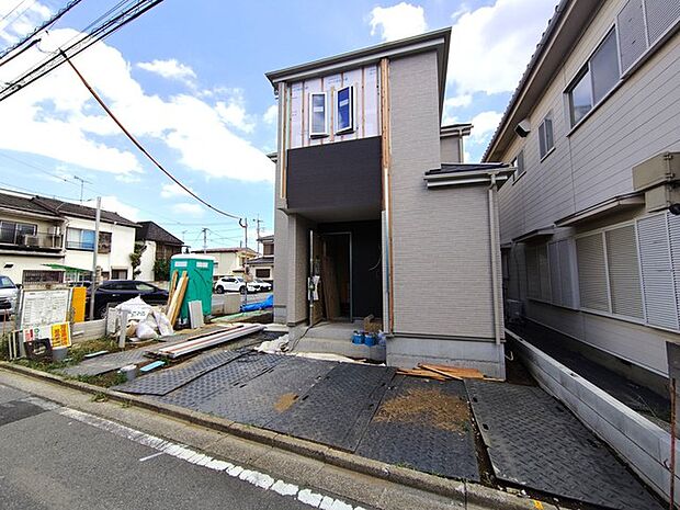 戸建てが立ち並ぶ静かな住宅街。四季折々の移り変わりを感じながら自然と楽しみ、暮らす、そんな毎日を日々の中で感じられる住環境