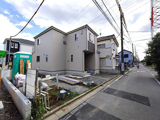 戸建てが立ち並ぶ静かな住宅街。四季折々の移り変わりを感じながら自然と楽しみ、暮らす、そんな毎日を日々の中で感じられる住環境