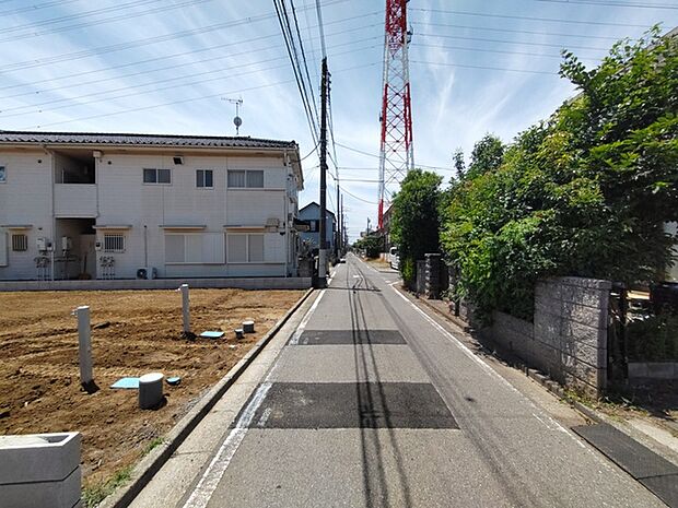 セカンドカーや来客時にも便利なカースペース2台分ございます。 