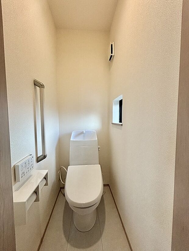 1.2階にそれぞれトレイがございます。朝の混雑時に分散して利用できるほか、ゲスト用としても使い分けることもできます。