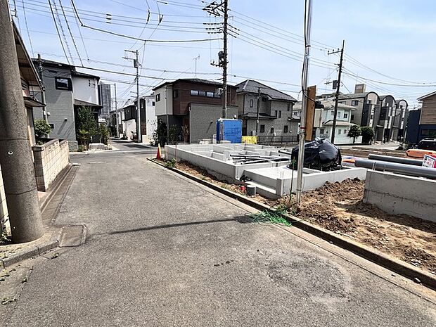 4m幅員の道路に面しておりお車の運転が苦手な方でも安心して出入りいただけます。