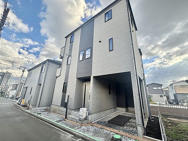 五感で感じる、現地でしかわからない事も沢山ございます。周辺環境なども一緒にご案内いたしますのでお気軽にお問合せください。