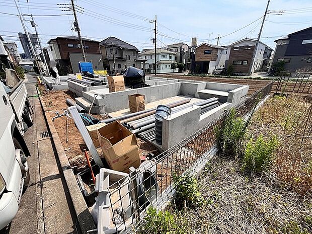 前面道路は通り抜けができないため、交通量が少なく静かな住環境です。 