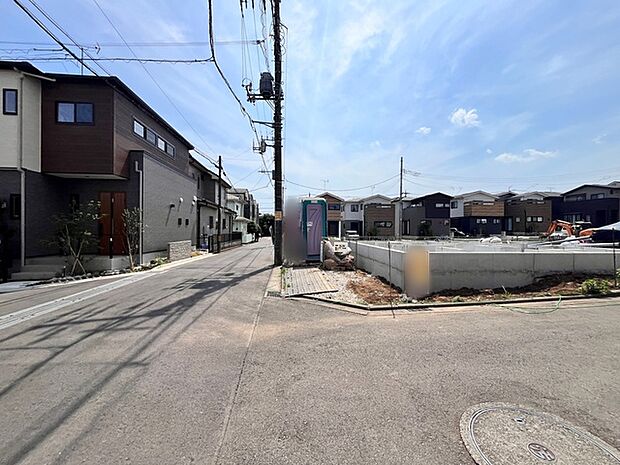 現地周辺の様子 近隣の住宅地は近年新築分譲された住宅地です（100m）