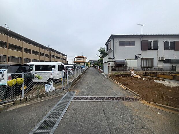 戸建てが立ち並ぶ静かな住宅街。四季折々の移り変わりを感じながら自然と楽しみ、暮らす、そんな毎日を日々の中で感じられる住環境