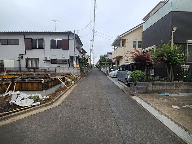 戸建てが立ち並ぶ静かな住宅街。四季折々の移り変わりを感じながら自然と楽しみ、暮らす、そんな毎日を日々の中で感じられる住環境