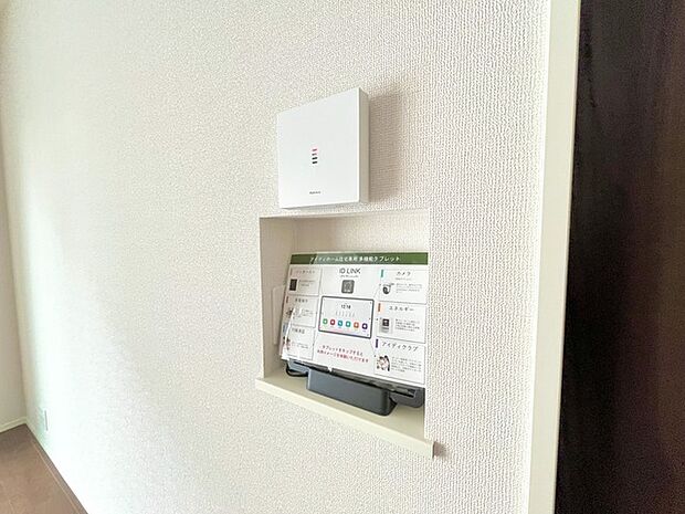 録画機能もあり、どのような人が何時に来訪されたのかが分かります。防犯上はもちろん、お届け物などの把握にも便利です。ライトが付いているので、夜間でも安心です。