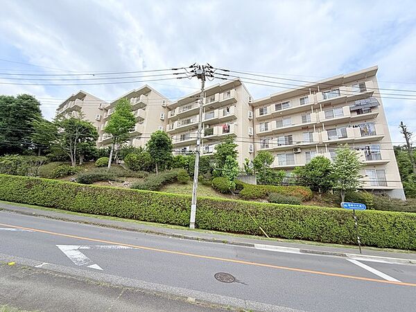 窓から眺める風景は一日の疲れを癒すヒーリングを奏でる、心地の良い時間を演出してくれます。室内も重要ですが、周りの環境もマイホーム選びの大事なポイント