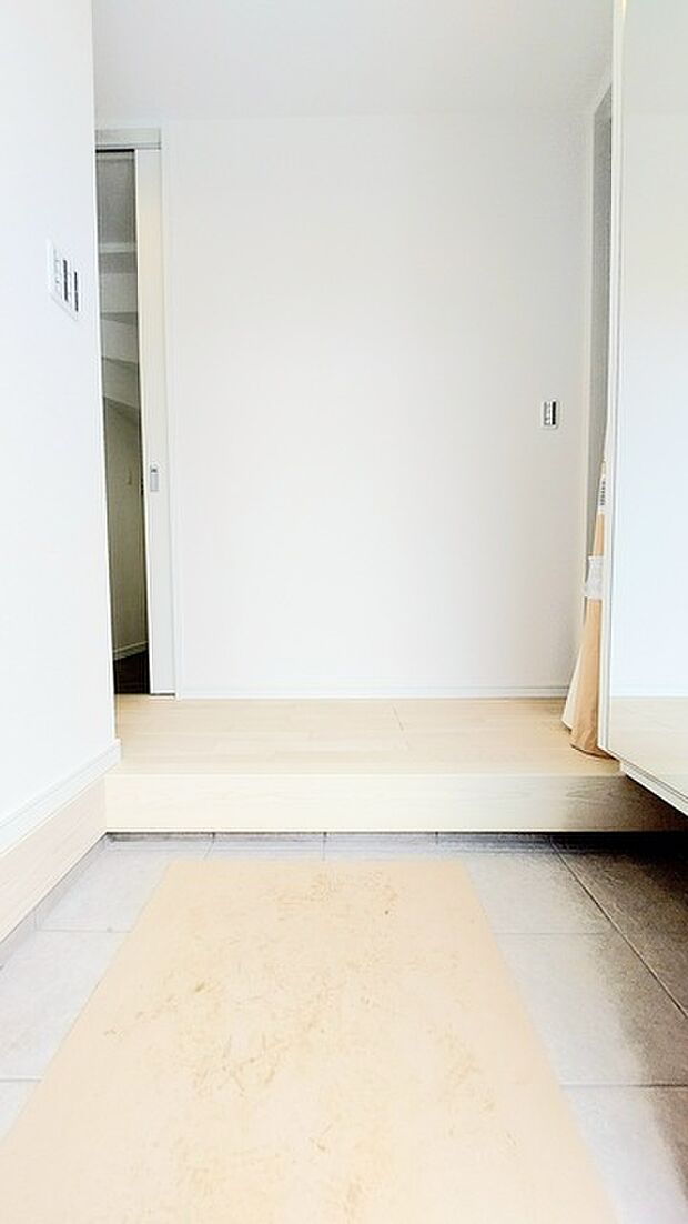 お客様をお迎えする玄関、お家の出入りもスムーズに行えます。