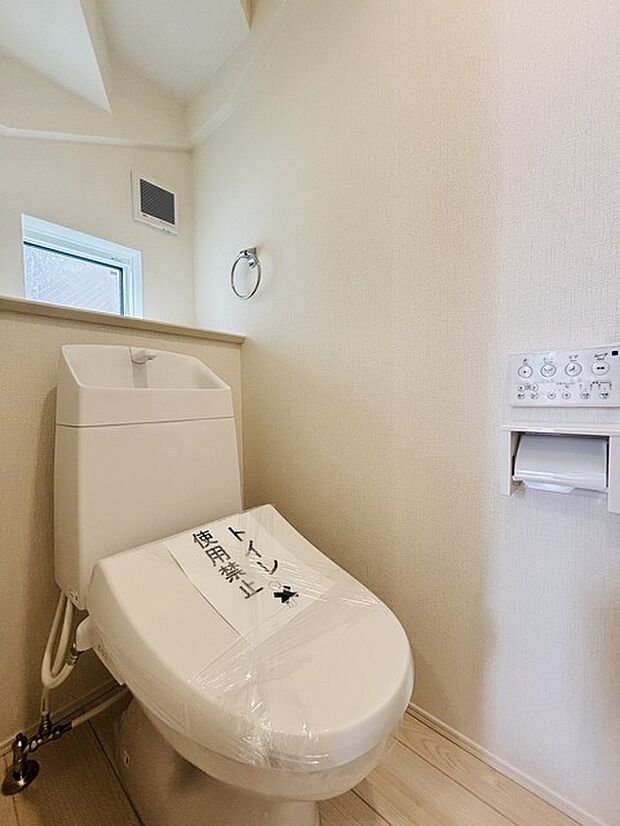 1.2階にそれぞれトレイがございます。朝の混雑時に分散して利用できるほか、ゲスト用としても使い分けることもできます。