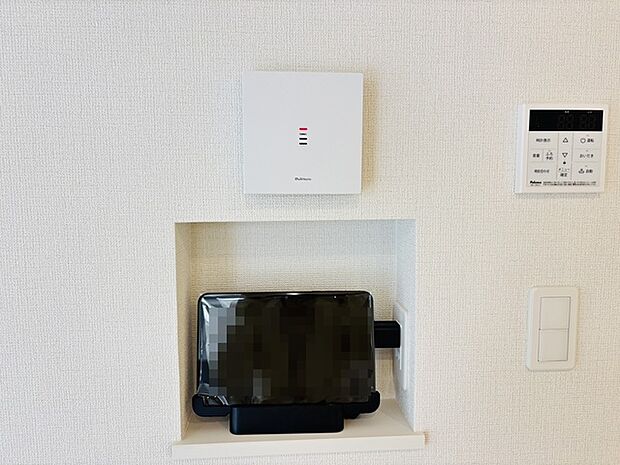 録画機能もあり、どのような人が何時に来訪されたのかが分かります。防犯上はもちろん、お届け物などの把握にも便利です。ライトが付いているので、夜間でも安心です。