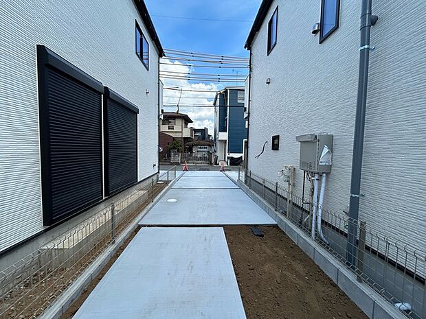 戸建てが立ち並ぶ静かな住宅街。四季折々の移り変わりを感じながら自然と楽しみ、暮らす、そんな毎日を日々の中で感じられる住環境