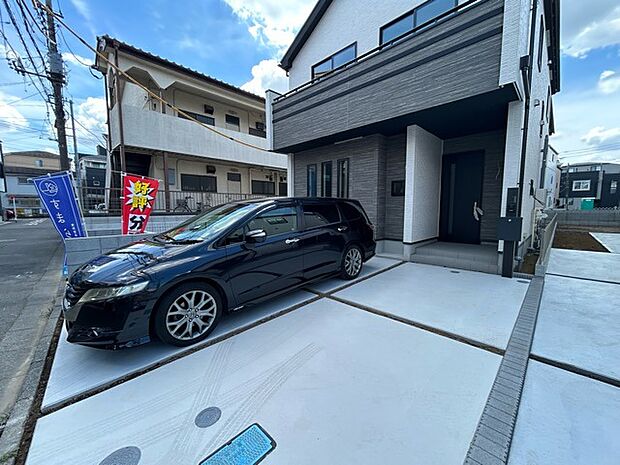 セカンドカーや来客時にも便利なカースペース2台分ございます。