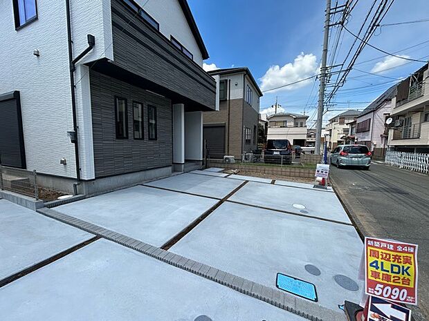 セカンドカーや来客時にも便利なカースペース2台分ございます。