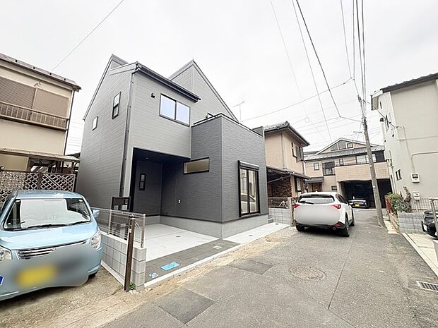 戸建てが立ち並ぶ静かな住宅街。四季折々の移り変わりを感じながら自然と楽しみ、暮らす、そんな毎日を日々の中で感じられる住環境 