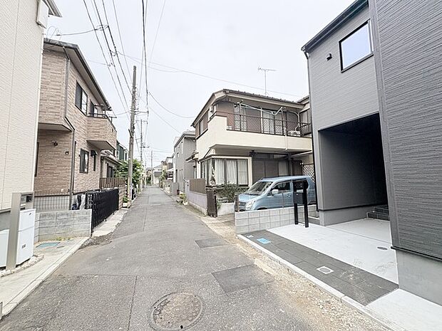 戸建てが立ち並ぶ静かな住宅街。四季折々の移り変わりを感じながら自然と楽しみ、暮らす、そんな毎日を日々の中で感じられる住環境 
