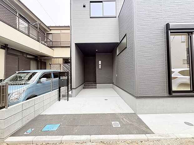 カースペースは1台駐車できます。車庫の出し入れのしやすさなど、実際に現地にてご確認ください。 