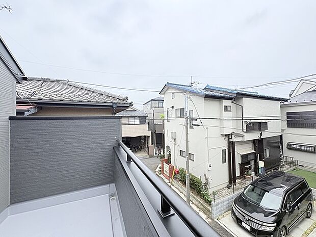 窓から眺める風景は一日の疲れを癒すヒーリングを奏でる、心地の良い時間を演出してくれます。室内も重要ですが、周りの環境もマイホーム選びの大事なポイント 