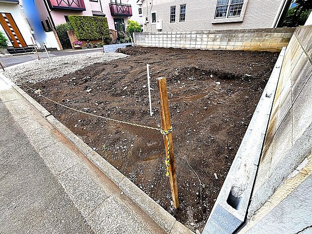 土地正味約30坪の角地です