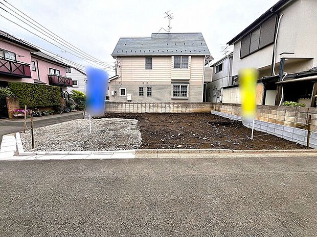 5.0mと4.0m道路の角地に面した敷地です