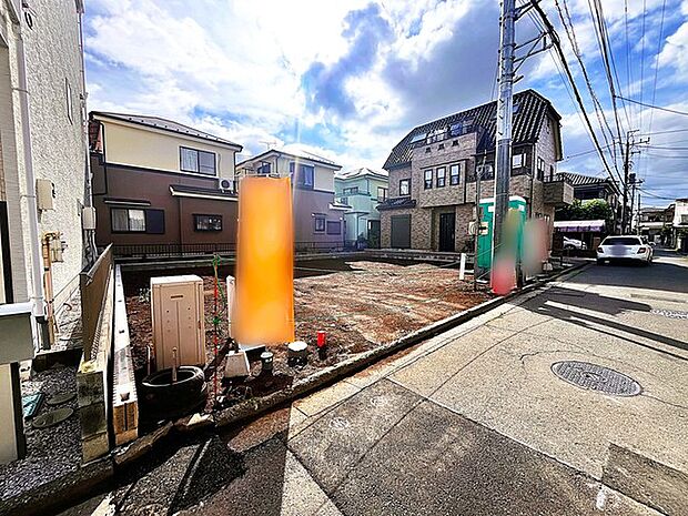 戸建てが立ち並ぶ静かな住宅街。四季折々の移り変わりを感じながら自然と楽しみ、暮らす、そんな毎日を日々の中で感じられる住環境 