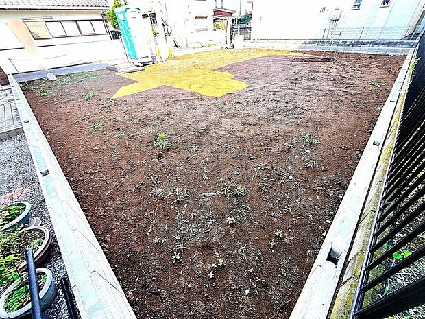 カースペースは1台駐車できます。車庫の出し入れのしやすさなど、実際に現地にてご確認ください。