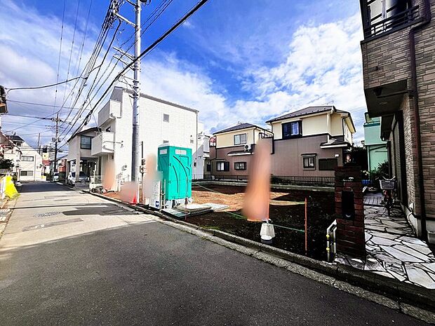 戸建てが立ち並ぶ静かな住宅街。四季折々の移り変わりを感じながら自然と楽しみ、暮らす、そんな毎日を日々の中で感じられる住環境