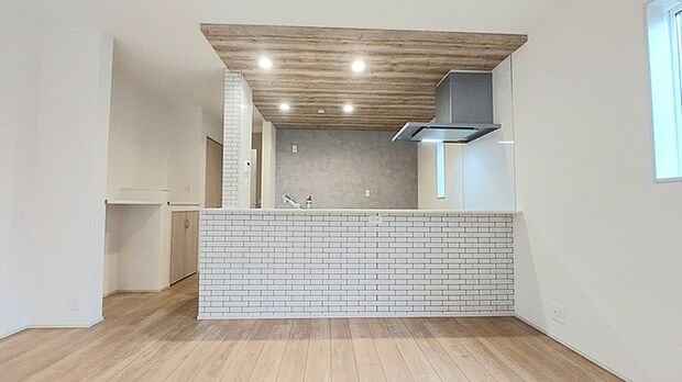 キッチンはオープンカフェスタイルだからリビングとの一体感はバッチリ。毎日のお料理時間も楽しくなりそうです。