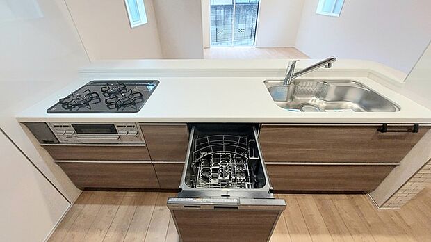 家事時間を短縮できる食洗機付き、毎日の負担を減らしてお料理を楽しめる嬉しい設備です。