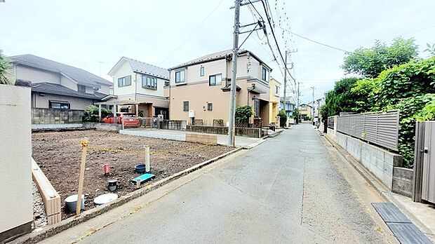 戸建てが立ち並ぶ静かな住宅街。四季折々の移り変わりを感じながら自然と楽しみ、暮らす、そんな毎日を日々の中で感じられる住環境 