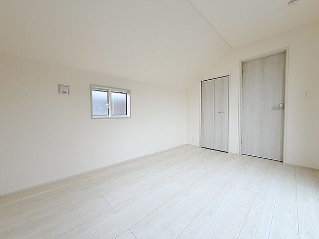 今からここを誰のお部屋にしようか、そんな洋室。大きさは6.0帖です。