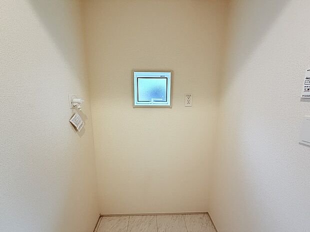 ゆとりの洗面スペースで朝の身支度もスムーズに行えます。