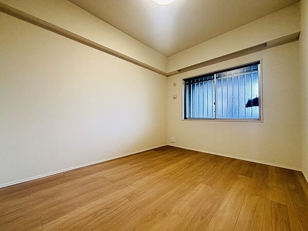 衣類の整理整頓に嬉しいクローゼット付きのお部屋。お子様のお部屋としても便利です。