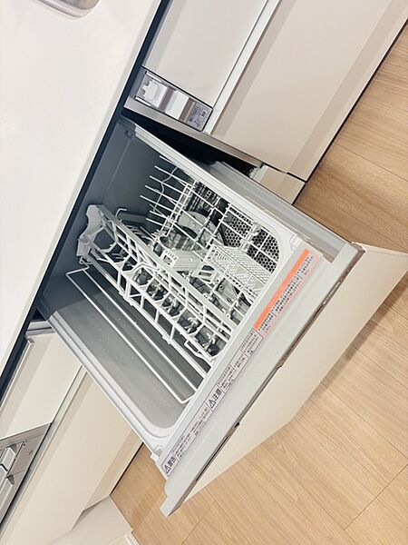 家事時間を短縮できる食洗機付き、毎日の負担を減らしてお料理を楽しめる嬉しい設備です。