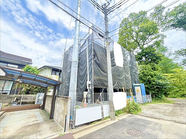 戸建てならではのお庭スペース。BBQやガーデニング、お子様のプールなど、、、、様々な楽しみ方ができるプライベート空間。ご家族皆さままで思いっきりお楽しみください。 