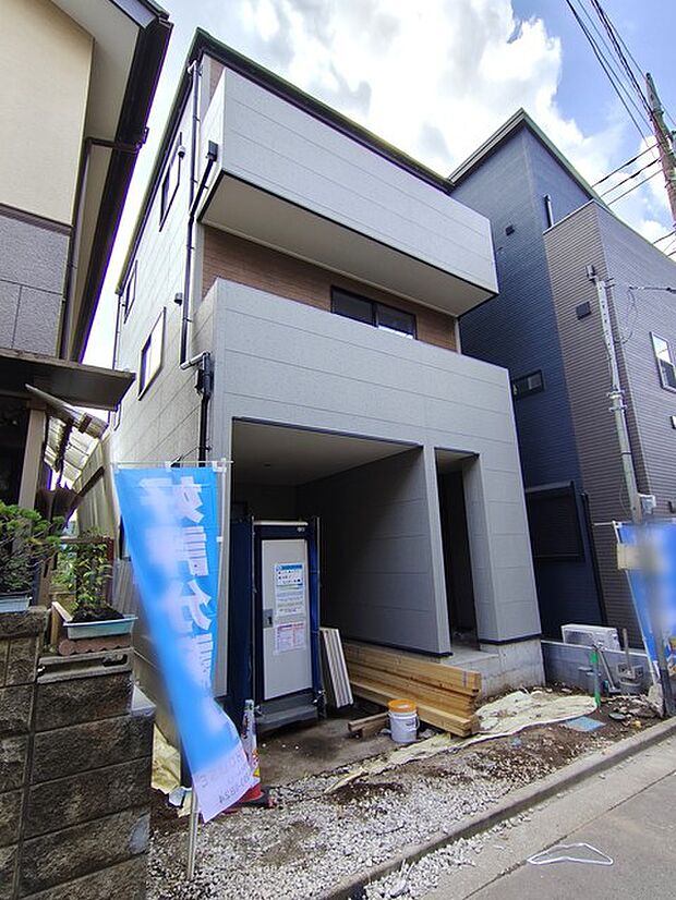 戸建てが立ち並ぶ静かな住宅街。四季折々の移り変わりを感じながら自然と楽しみ、暮らす、そんな毎日を日々の中で感じられる住環境