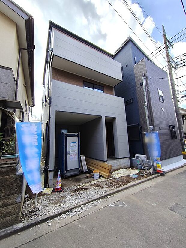 戸建てが立ち並ぶ静かな住宅街。四季折々の移り変わりを感じながら自然と楽しみ、暮らす、そんな毎日を日々の中で感じられる住環境