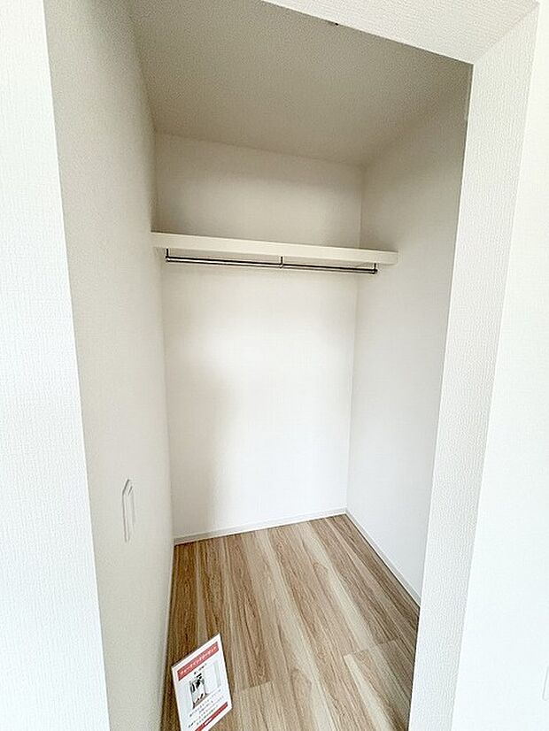 収納で悩む時間をなくしたい。家族の衣服が多くても頼もしいWIC(ウォークインクローゼット)