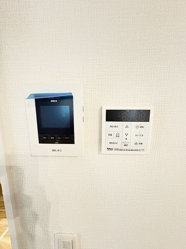 モニター付きインターフォンと給湯器リモコン