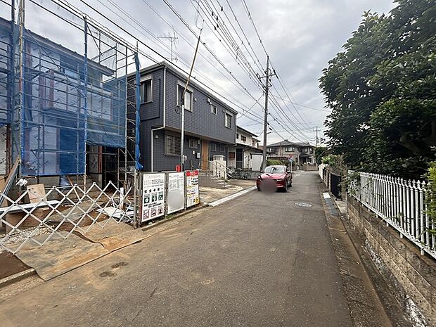 戸建てが立ち並ぶ静かな住宅街。四季折々の移り変わりを感じながら自然と楽しみ、暮らす、そんな毎日を日々の中で感じられる住環境 