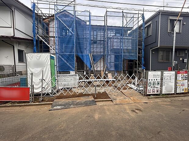 セカンドカーや来客時にも便利なカースペース3台分ございます。 